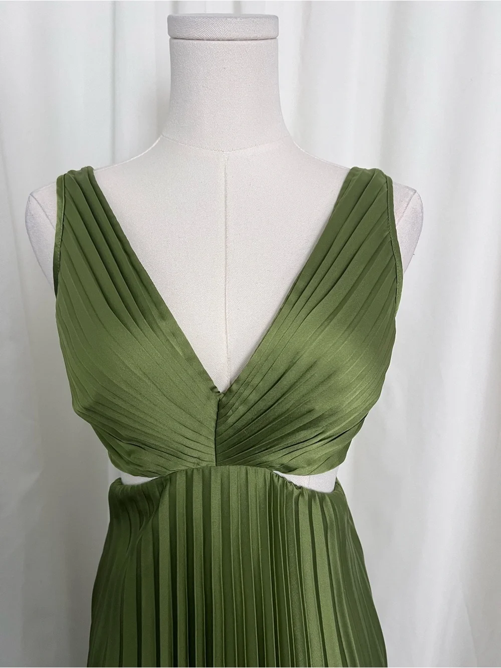 Abercrombie and Fitch. Satin Pleated Midi Dress with Cutout